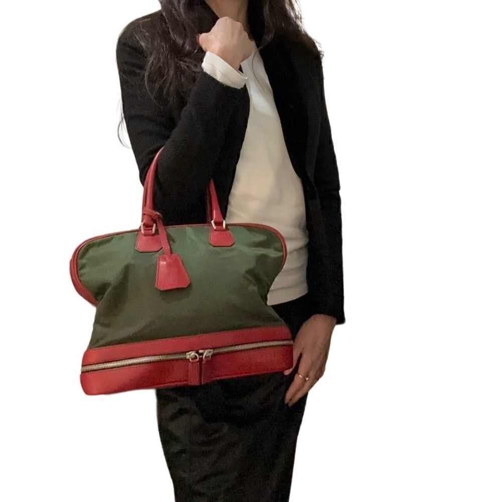 Auth Prada red leather and green nylon hand bag - Picture 5 of 16